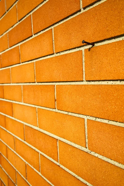 En la calle mozzate italia pavimento de una acera y mármol de la pared — Foto de Stock