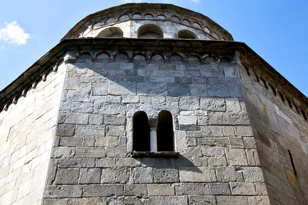 Rose window Italië Lombardije in de oude kerk van abbiate — Stockfoto