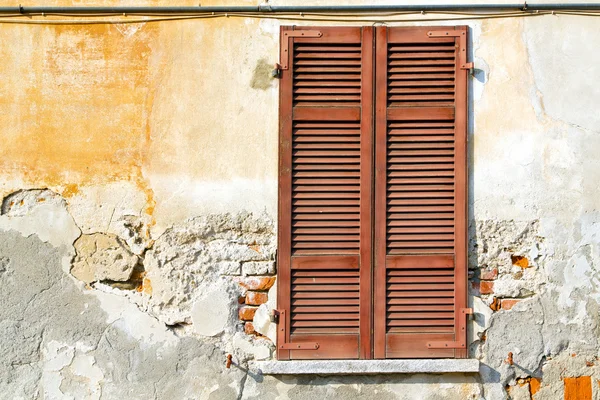 Varano borghi palaces italy     wood venetian blind in the con — Stock Photo, Image