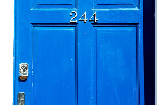 Azul em latão de Londres prego e luz — Fotografia de Stock