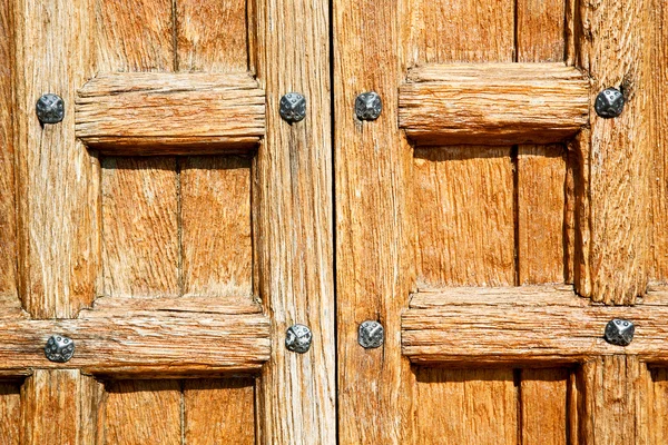 Door in italy old ancian wood   texture nail — Stock Photo, Image