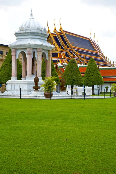 Trottoir temple d'or bangagara herbe le temple — Photo