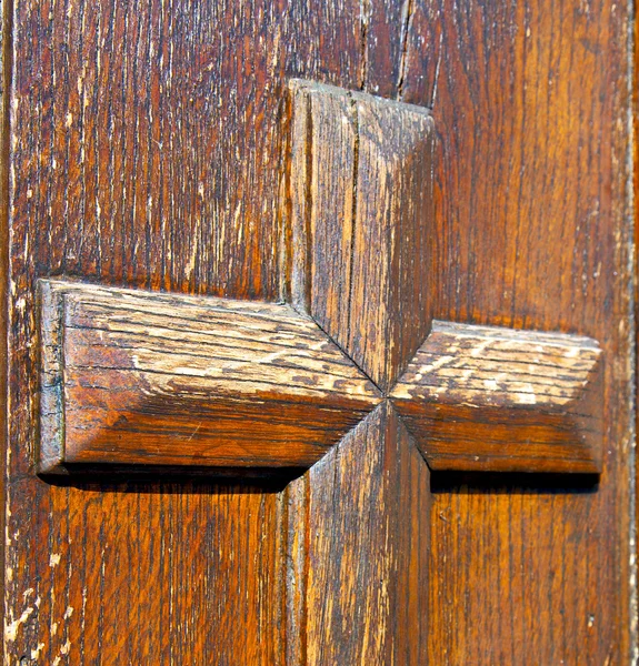 Castellanza borroso llamador abstracto en una madera cerrada —  Fotos de Stock