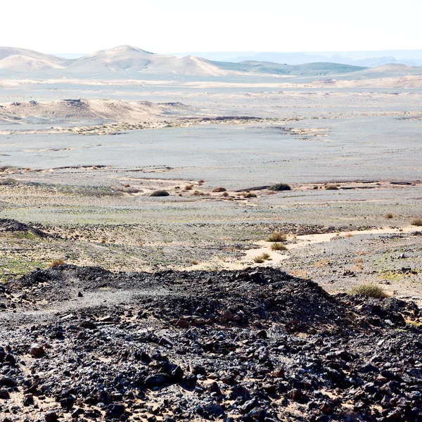 Montanha velho fóssil no deserto de morocco sahara e rock s — Fotografia de Stock