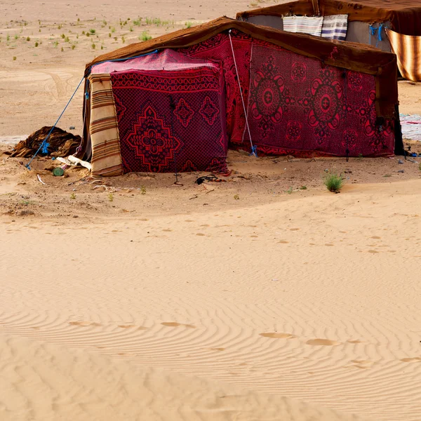 Namiot na pustyni Maroko sahara i rock kamień niebo — Zdjęcie stockowe