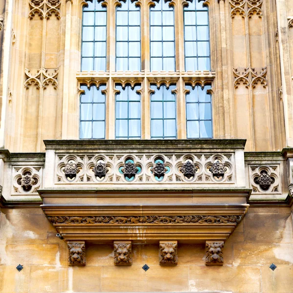 Velho em londres histórico parlamento vidro janela structu — Fotografia de Stock