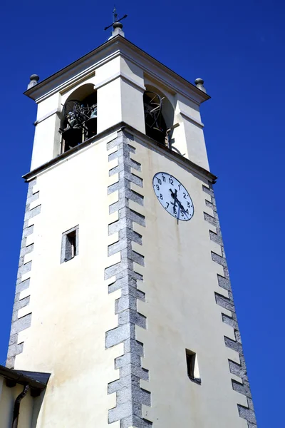 Sumirago abstrato em itália e igreja torre dia ensolarado — Fotografia de Stock