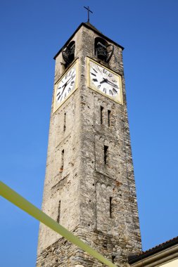 Cadrezzate soyut ve kilise kule çan güneşli gün 