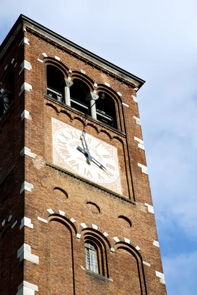 Torre de la iglesia legnano campana día soleado — Foto de Stock