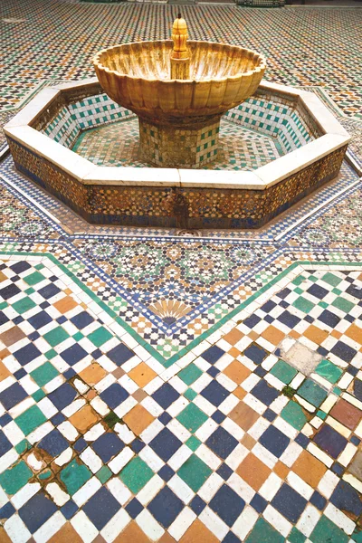 Fontana in morocco africa antica costruzione mousque pal — Foto Stock