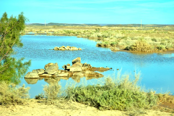 Jezero v Africe Maroko údolí horské wat atlas — Stock fotografie