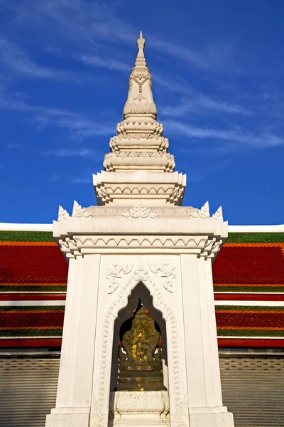 Ásia tailândia bangkok ensolarado cruz cores céu do telhado — Fotografia de Stock