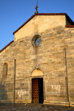  İtalya lombardy brebbia eski kilisede kapalı  