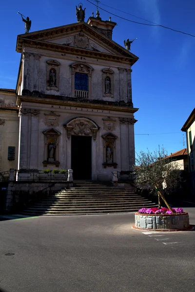 Italien lombardy caronno varesino alte kirche schritt — Stockfoto