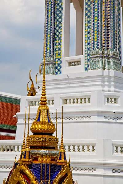 Thailand asia   bangkok  cross colors  roof wat      and  color — Stock Photo, Image