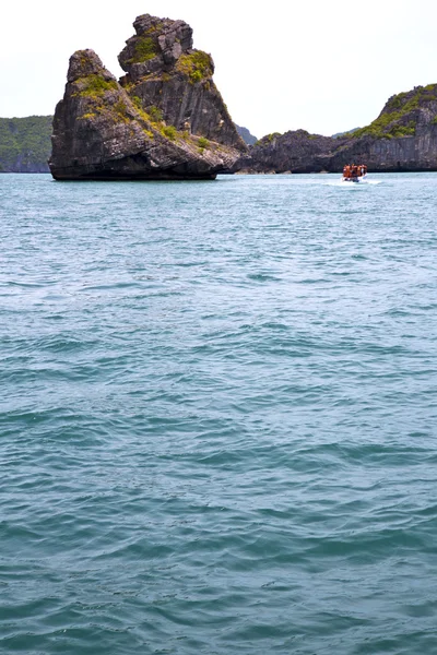 祈り猿ロック タイ コー パンガン湾抽象的なボート — ストック写真