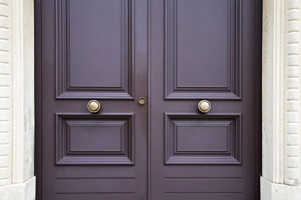 Post mail abstract brown knocker in a   closed wood — Stock Photo, Image