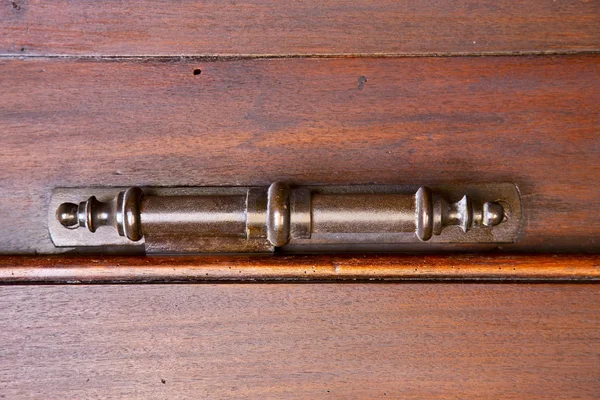 Vedano olona rozsdás barna réz kopogtató ajtóval varese — Stock Fotó