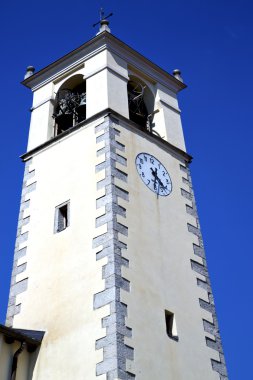 SUMIRAGO soyut kule güneşli gün İtalya ve kilise