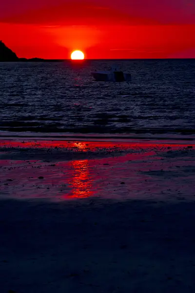 Laguna del tramonto e la linea costiera in madagvania ficcanaso essere — Foto Stock