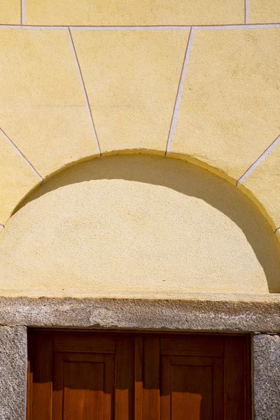 Parede velha tijolo cairate itália — Fotografia de Stock