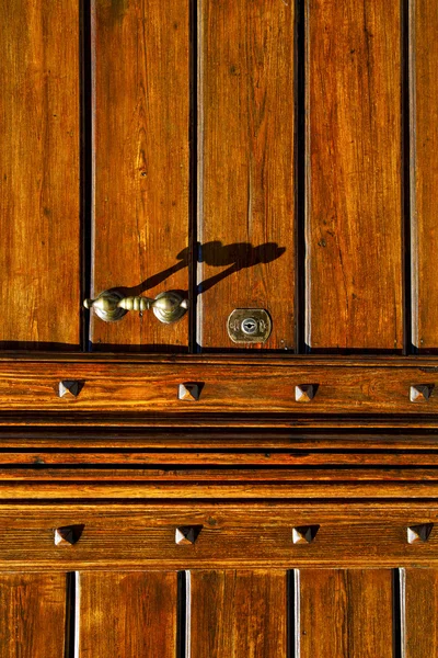 Astratto arrugginito chiuso porta in legno olgiate olona varese italia — Foto Stock