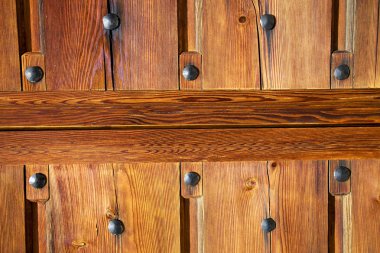    paslı pirinç kahverengi k bir kapı kapalı lombardy İtalya vare