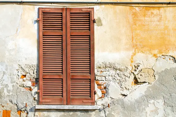 Varano borghi palaces italy    venetian blind in the concrete — Stock Photo, Image