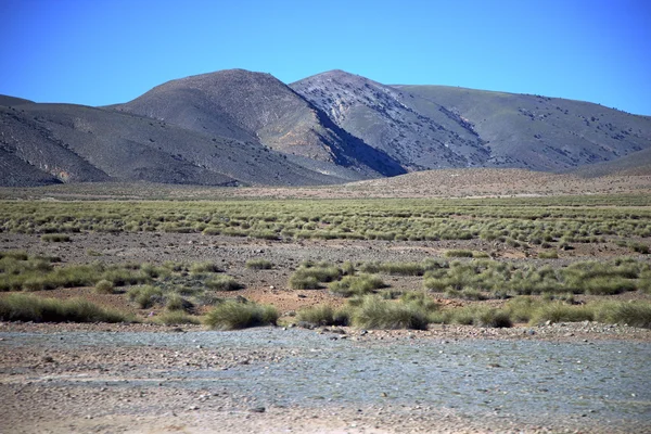 Vallée colline dans atlas terrain de montagne sec — Photo