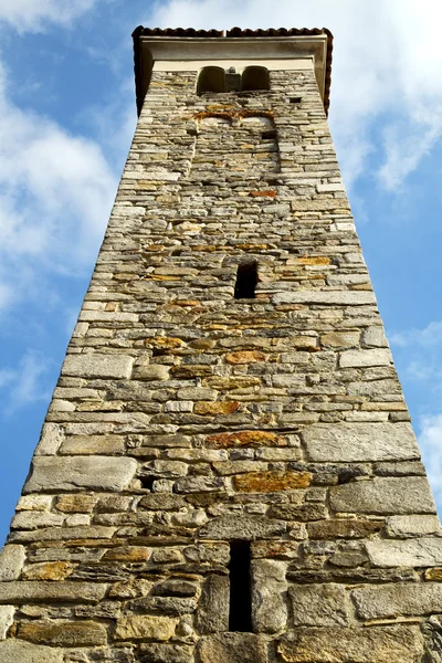 Varano borghi eski soyut duvar ve kilise güneşli gün — Stok fotoğraf