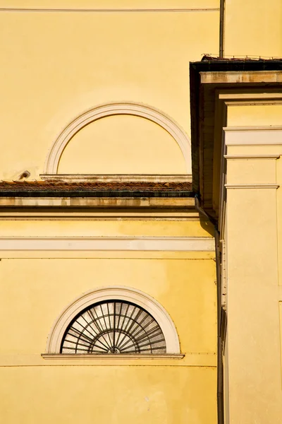 Pencere İtalya lombardy parabiago eski kilise clos — Stok fotoğraf