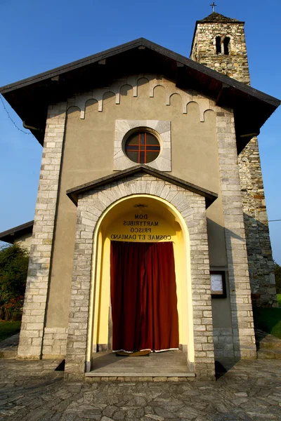 Barzola the old tower trowalk italy lombardy — стоковое фото