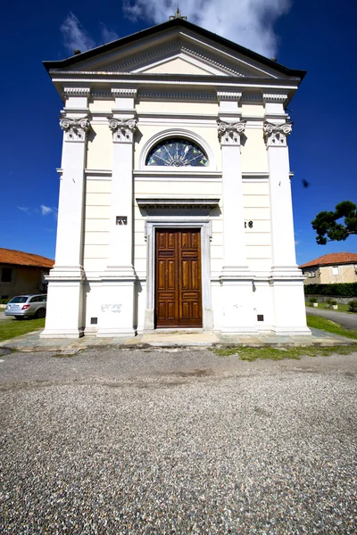 Kirche der sumirago alten geschlossenen Backsteinturm Bürgersteig — Stockfoto