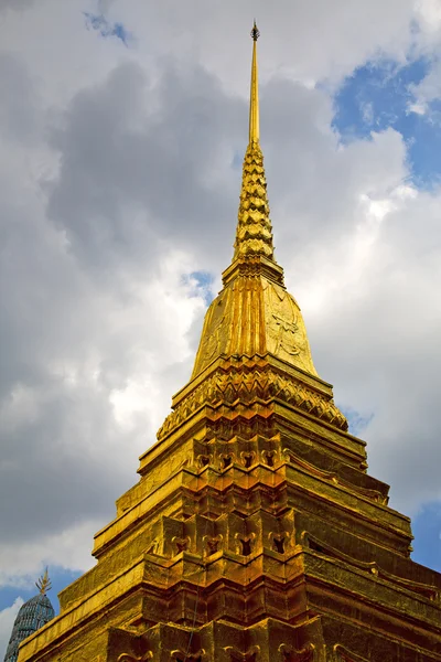 Bangkok regen Himmel und Farben Religion — Stockfoto