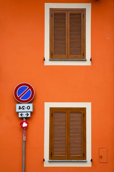 Cavaria varese italie abstraite dans le béton orange — Photo