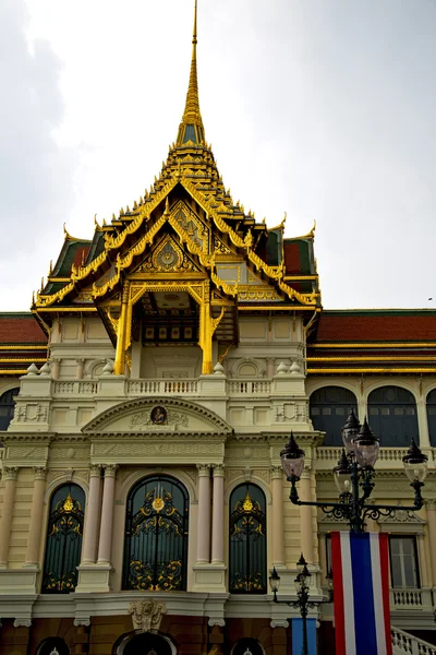 Tailândia bangkok chuva templo abstrato lâmpada de rua bandeira — Fotografia de Stock