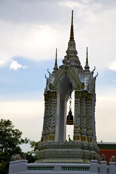 Thailand asia     bangkok rain  temple bell tower      mosaic — Stock Photo, Image