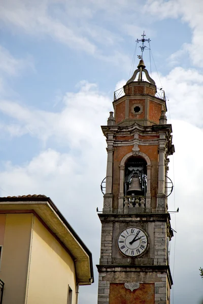 Giornata di sole milano vecchio campanile astratto italia — Foto Stock