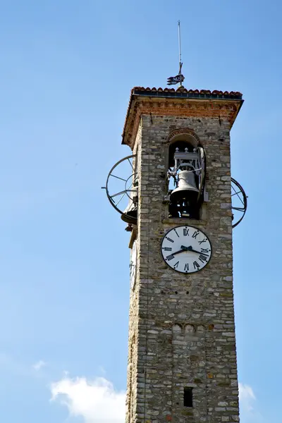 Slunečný den milan staré abstraktní Itálie zvonek — Stock fotografie