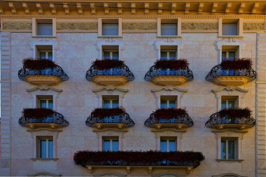 Lugano Merkezi İsviçre İsviçre eski duvar ve çiçek Teras