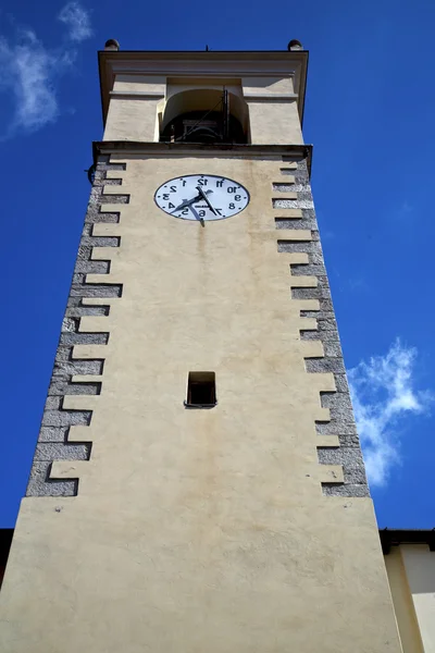 Sumirago in italia il muro e campanile giornata di sole — Foto Stock