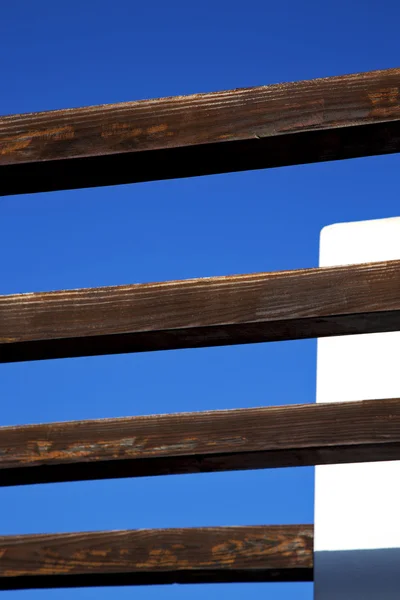 西班牙一片棕色 f 在天空兰萨罗特 — 图库照片