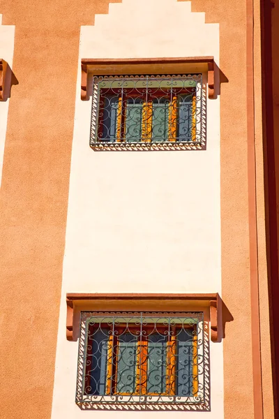 Window in orange and old construction wal brick historical — Stock Photo, Image