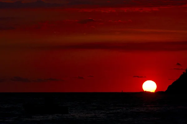 Pôr do sol lagoa paz e costa madagascar — Fotografia de Stock