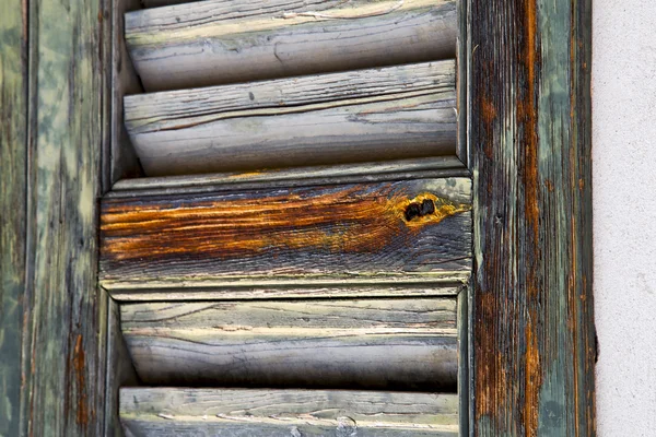 Ventana varese palacios madera abstracta ciega el hormigón — Foto de Stock