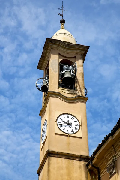 Jerago alte mauer kirchturmglocke sonniger tag — Stockfoto