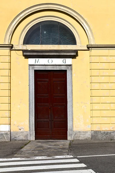 Itália lombardia o milano velho igreja porta zebra cros — Fotografia de Stock