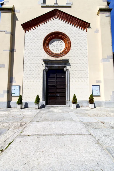 Lombardy     the crugnola old   church    sidewalk italy — Stock Photo, Image