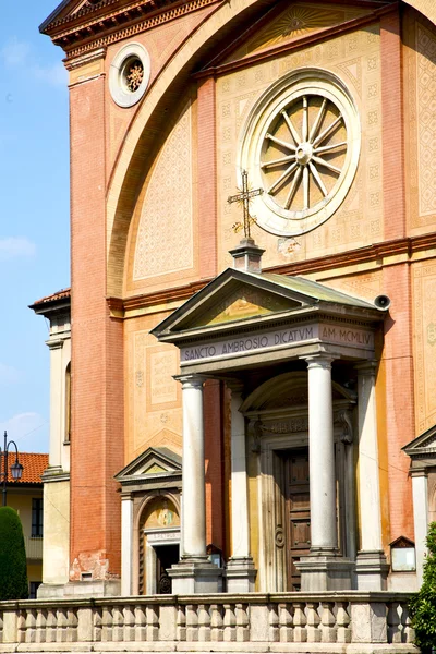 Kerk in de lonate pozzolo oude gesloten bakstenen — Stockfoto