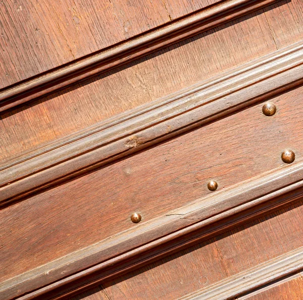 Door    in italy old ancian wood and traditional  texture nail — Stock Photo, Image